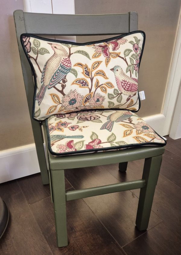 Child's chair and bird cushions - Image 3