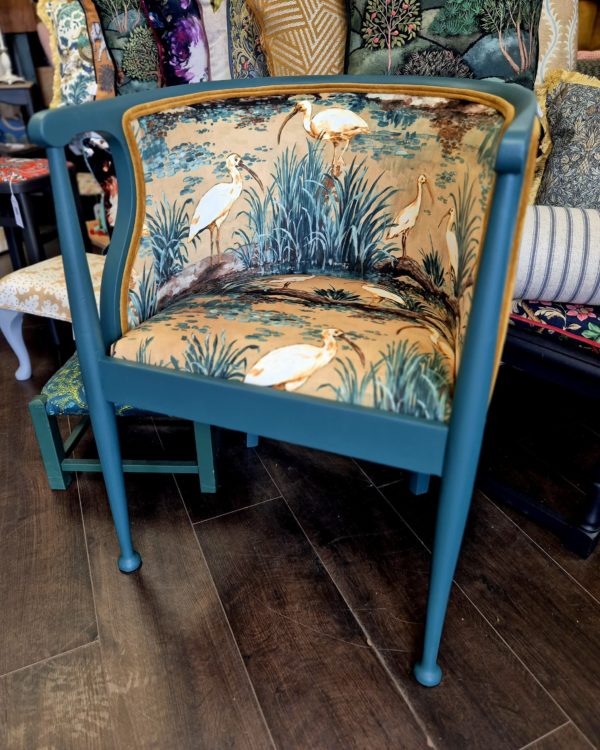 Vintage barrel back statement chair - Image 4