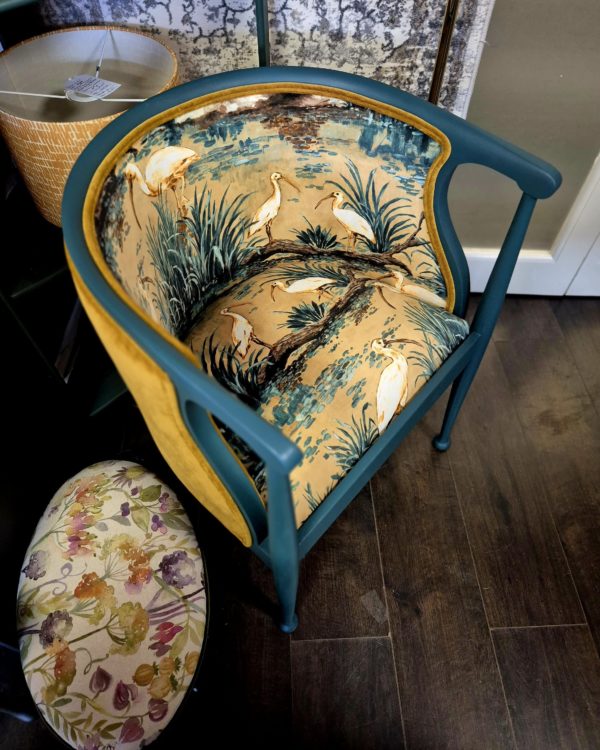 Vintage barrel back statement chair - Image 3