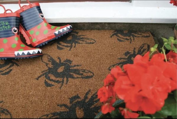 Buzzy Bee Door Mat 45x75cm - Image 2